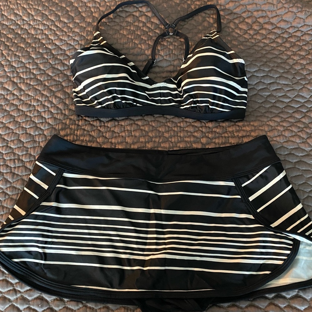 Athleta swim 32D/DD top and small swim skirt bottom. Stripe black and white